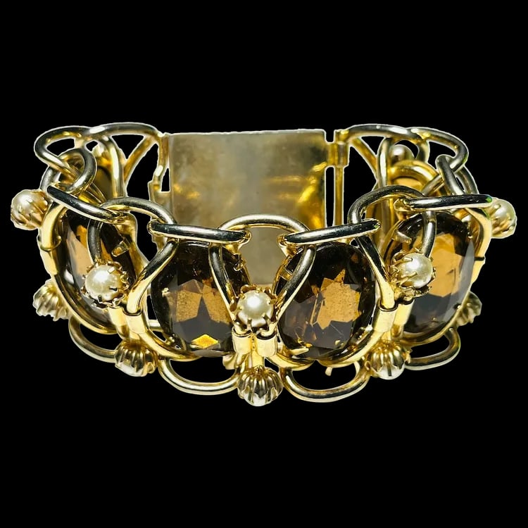 Vintage Costume Jewelry Statement Bracelet: Title: Vintage Costume Jewelry Statement Bracelet Description: Vintage Costume Jewelry Statement Bracelet Lovely Unique Quality PieceLength 8 inchesStones are in very good condition, some tarnishing