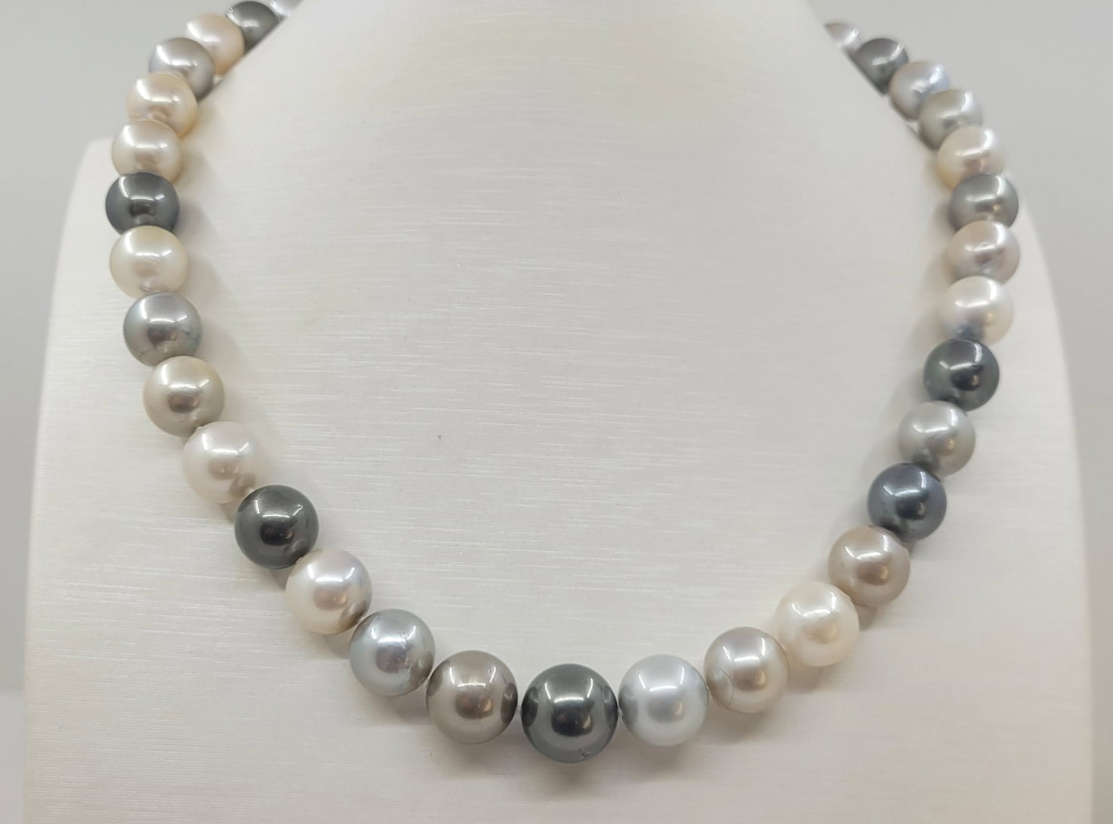 Necklace PSL Certified Tahitian Pearls - 10.0x12.2mm (1 of 20)