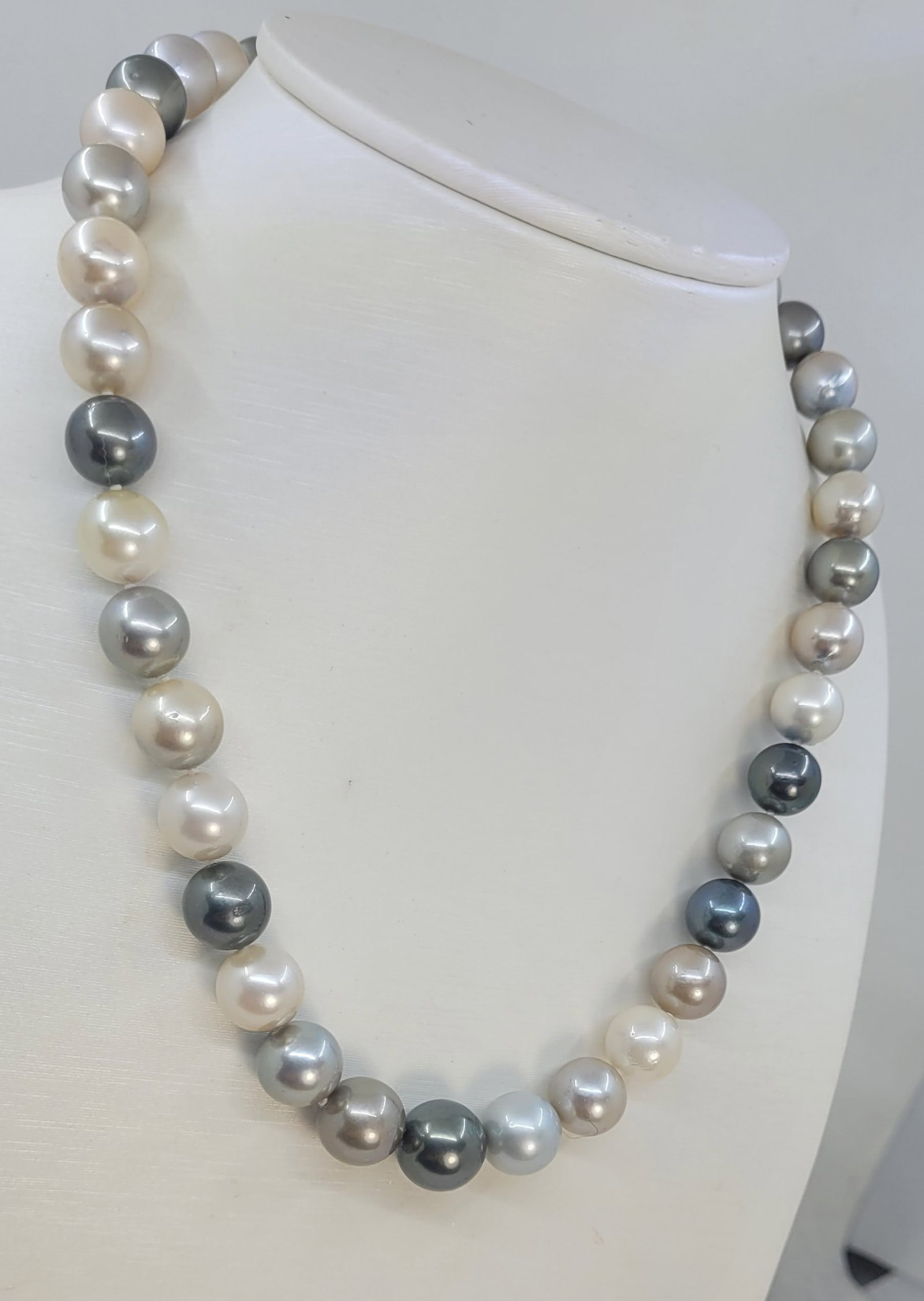 Necklace PSL Certified Tahitian Pearls - 10.0x12.2mm - 2