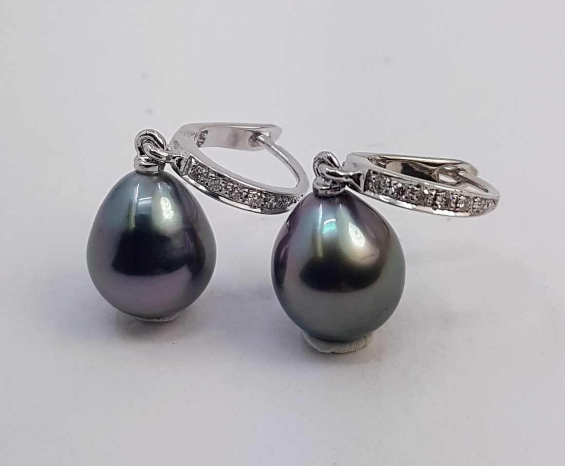 Earrings - 14 kt. White gold - 0.09ct. tw. - 9x10mm Tahitian Pearls - 6