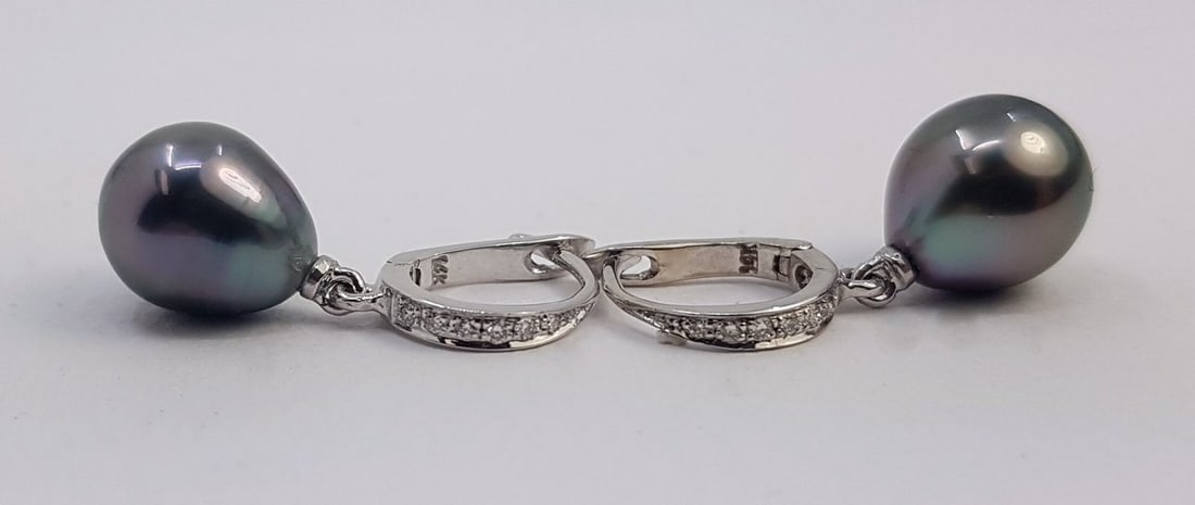 Earrings - 14 kt. White gold - 0.09ct. tw. - 9x10mm Tahitian Pearls - 7