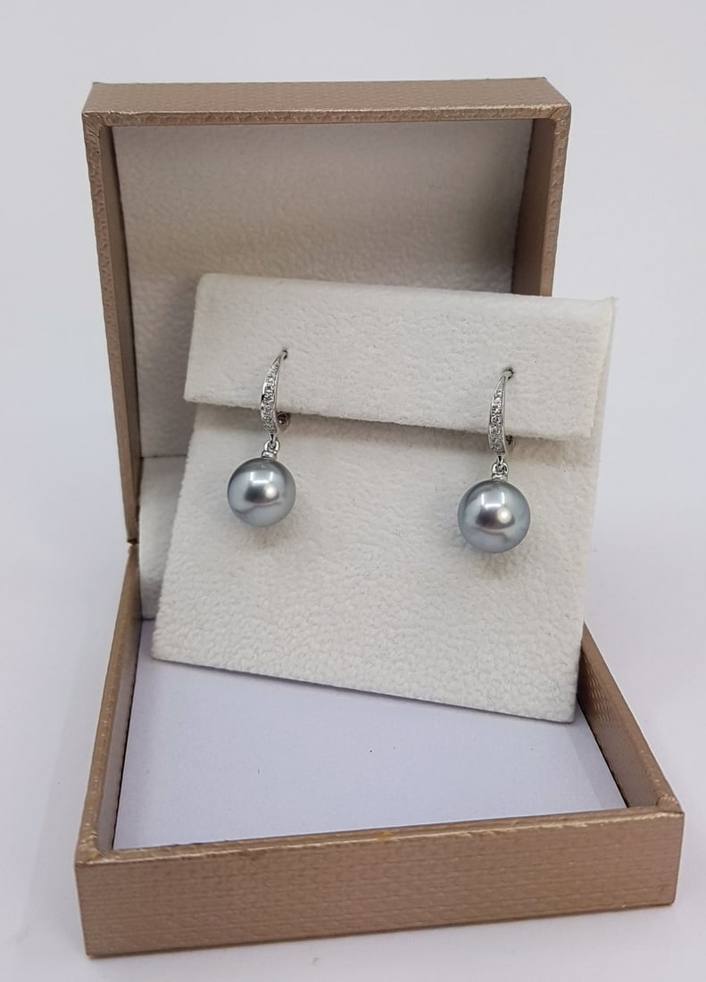Earrings - 14 kt. White gold - 0.09ct. tw. - 9x10mm Tahitian Pearls - 3