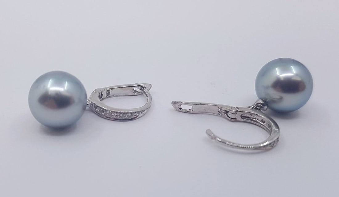 Earrings - 14 kt. White gold - 0.09ct. tw. - 9x10mm Tahitian Pearls - 7