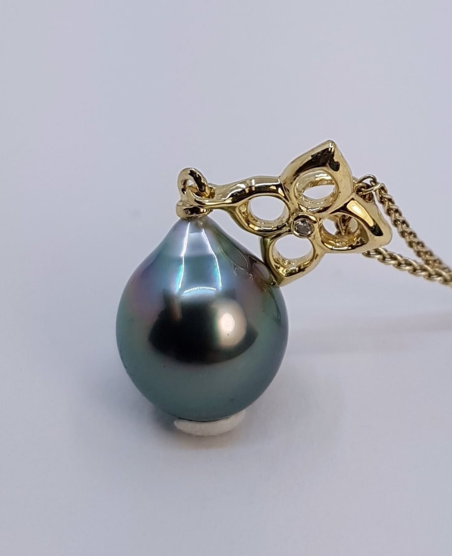 Pendant - 14 kt. Yellow gold - 0.01ct. tw. - 10x11mm Tahitian Pearl - 2