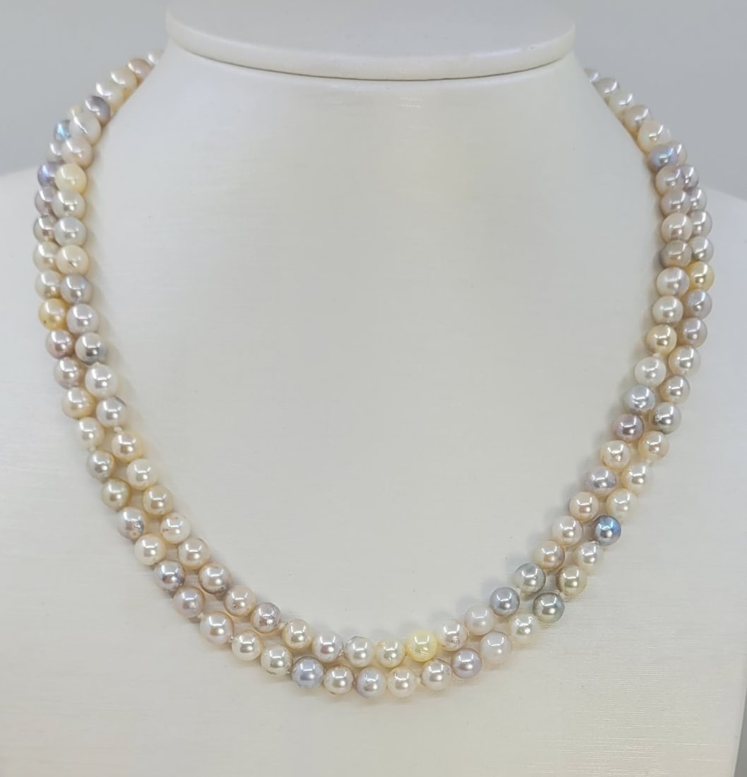 Necklace 5.5x6mm Multi Akoya And Golden Pearls: Title: Necklace 5.5x6mm Multi Akoya And Golden Pearls Description: A gorgeous pearl necklace mixed with white, silvery and champagne golden akoya pearls. The akoya pearl is a type of cultured