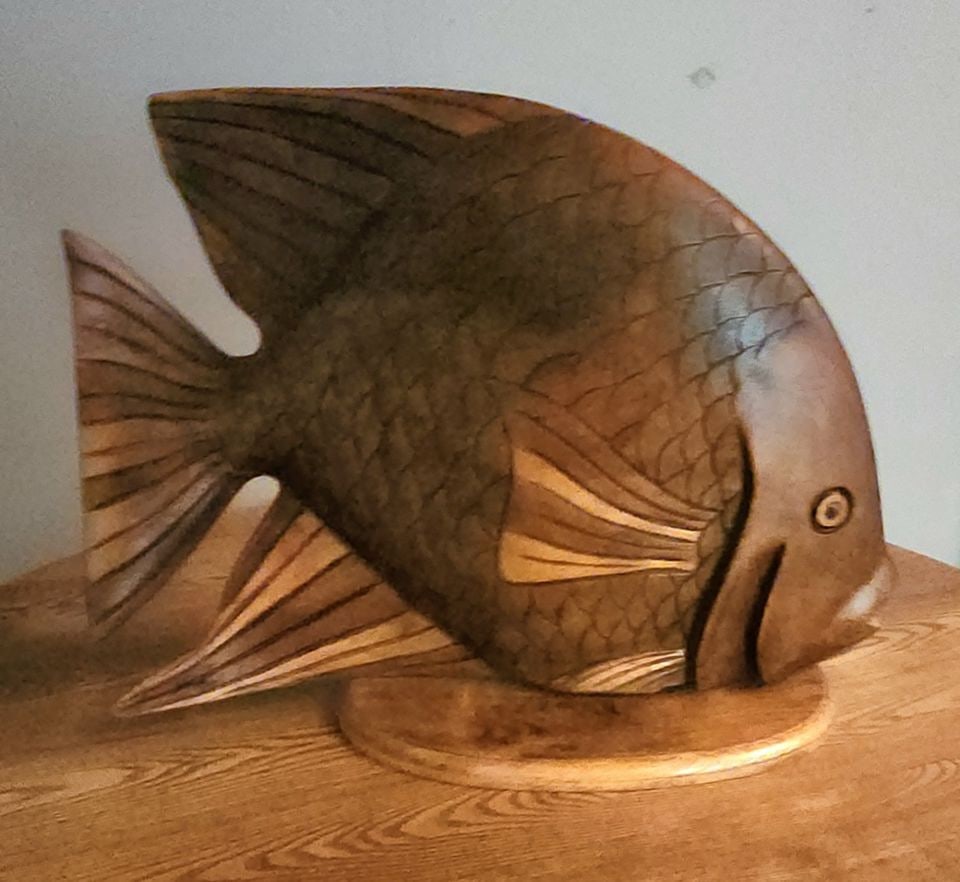 Monumental vintage mid-century hand carved mahogany wood surreal fish sculpture. 30"× 20" - 4
