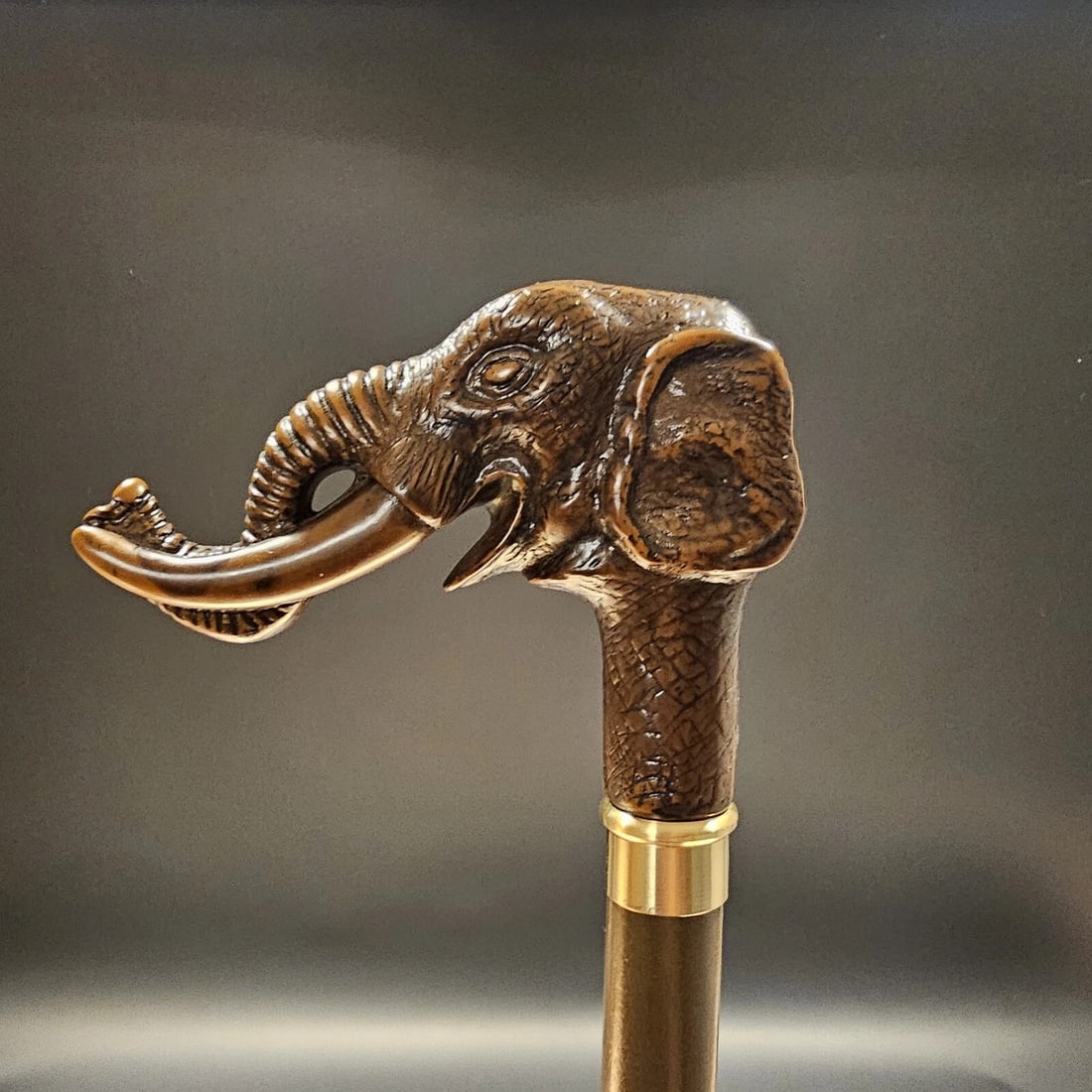 36" Elephant Walking Stick Cane: Title: 36" Antique Style Elephant Walking Stick Cane Description: 36" Long 3/4" shaft Introducing our reproduction elephant head walking cane, originating from Italy. Crafted from robust cellulose ace
