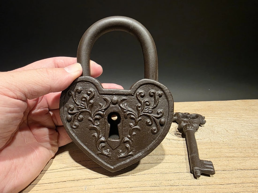 Cast Iron Heart Bridge Padlock Lock & Key: Title: Ok Antique Victorian Style Cast Iron Heart Bridge Padlock Lock & KeyDescription: 5 1/2" tall Reproduction heart shaped ornate cast iron padlock. This lock is fully functional but takes some