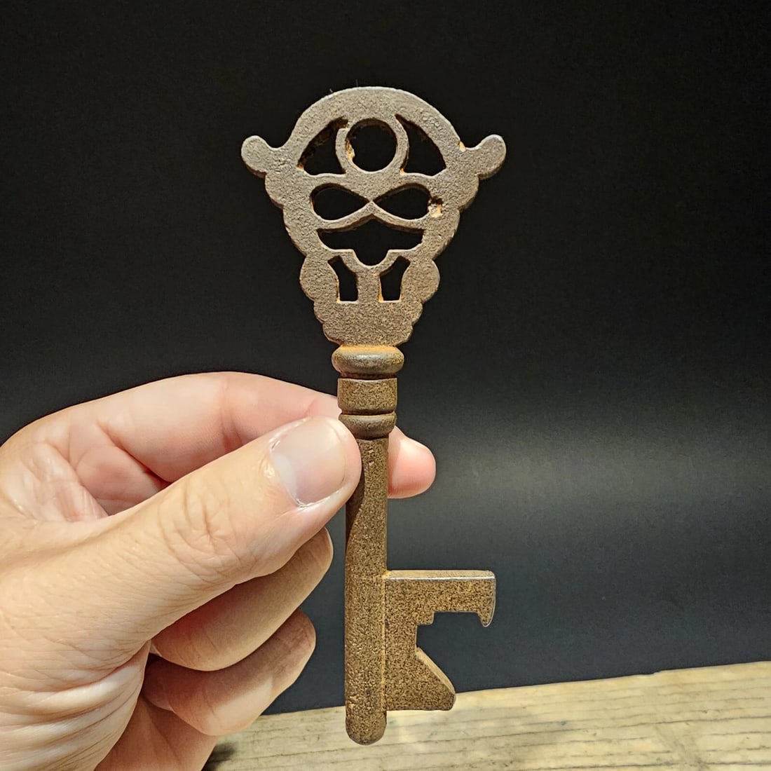 5" Iron Large Key: Title: 5" Antique Vintage Style Iron Large KeyDescription: 5" Nice iron key! Hard to tell its age. Heavy iron beautiful worn patina. Great aged patina throughout. Limited quantity available! 