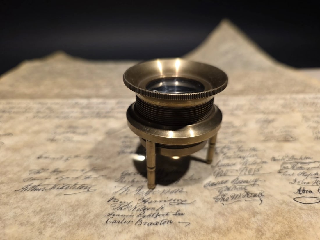 Brass Tripod Jeweler's Loupe Standing Magnifying Glass Lens: Title: Antique Style Brass Tripod Jeweler's Loupe Standing Magnifying Glass LensDescription: Antique-Style Brass Tripod Jeweler's Loupe - Standing Magnifier This is a heavy, solid brass standing