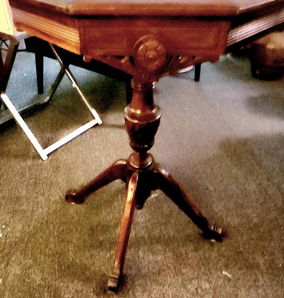 Rare antique Victorian or Regency octagonal burr walnut side table w/ ebonized wood insert 19"diam x - 3