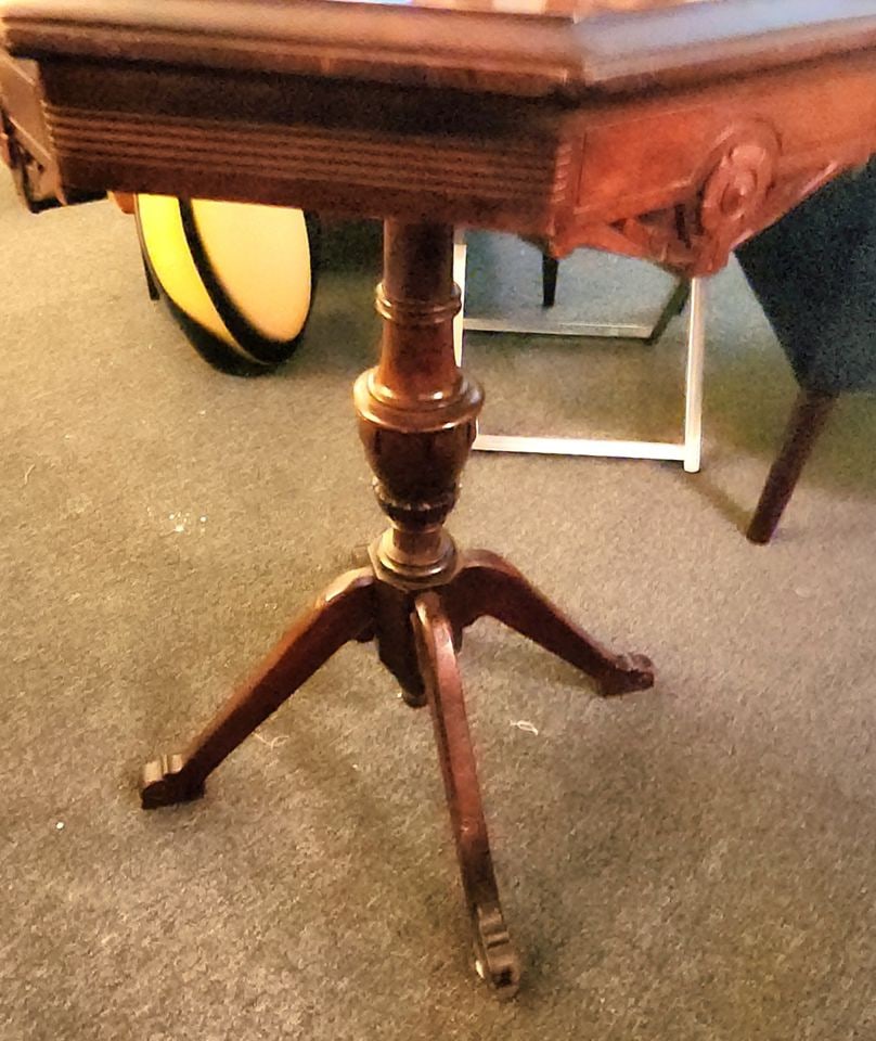 Rare antique Victorian or Regency octagonal burr walnut side table w/ ebonized wood insert 19"diam x - 5