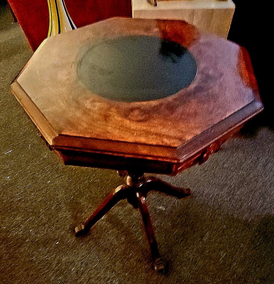 Rare antique Victorian or Regency octagonal burr walnut side table w/ ebonized wood insert 19"diam x - 6