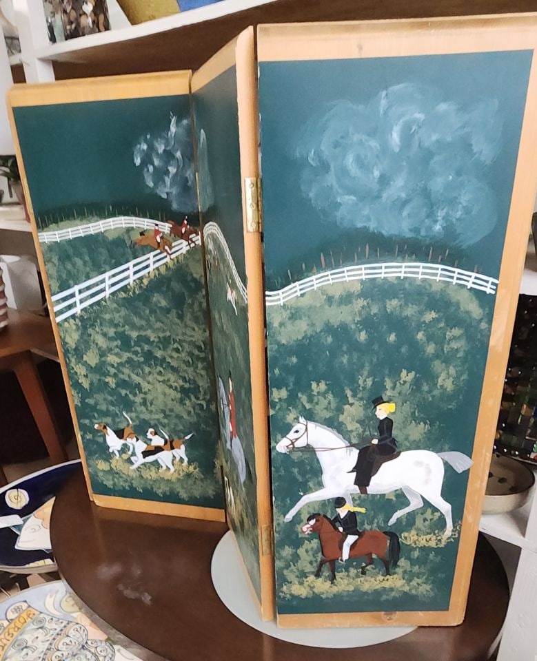 Antique primitive style hand-painted English table screen with a classic fox hunting image - 3