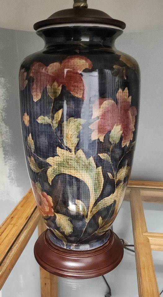 Pair of vintage Hollywood Regeny style hand-painted porcelain lamps representative of Scully & - 3