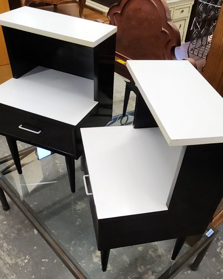 Pair of American of Martinsville mid-century modern end tables w/striking black & white design. 70s - 2