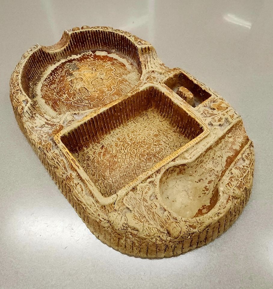 Vintage Syroco faux wood Cigar Ashtray, Pipe Stand and Cigarette Holder - 2