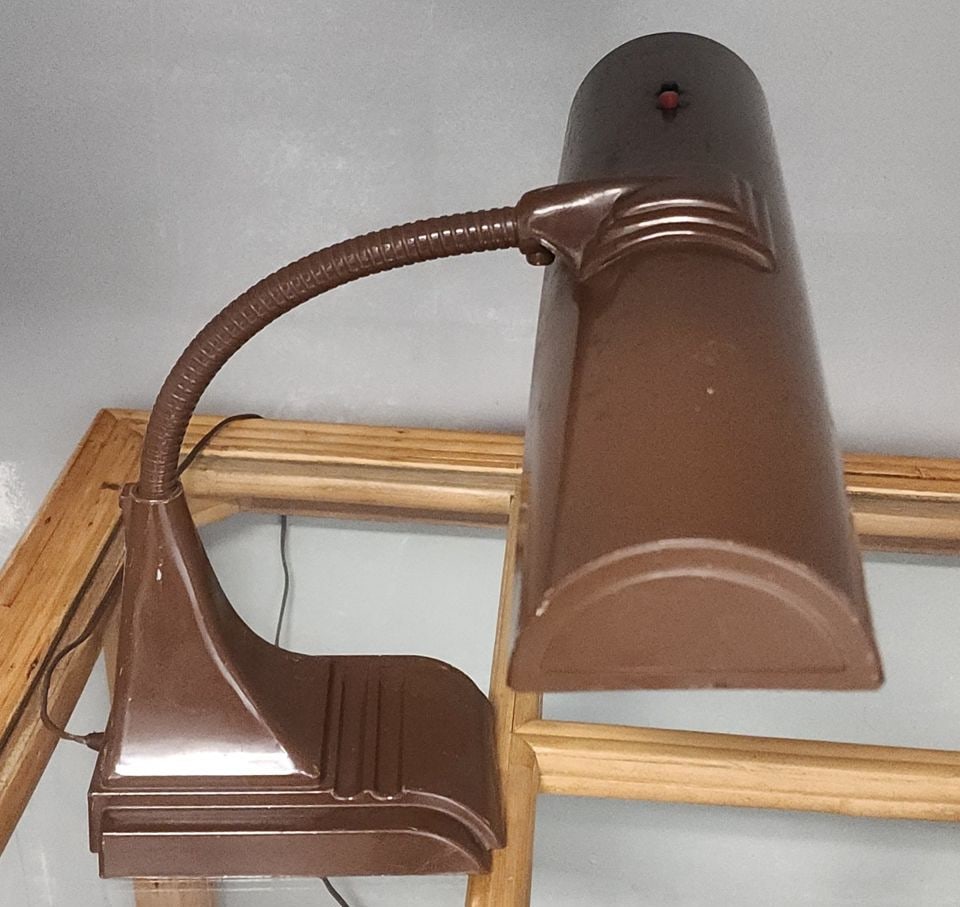 Iconic Deco-Style mid-century modern fluorescent metal "Bankers Desk Lamp" by Art Specialty Company - 2