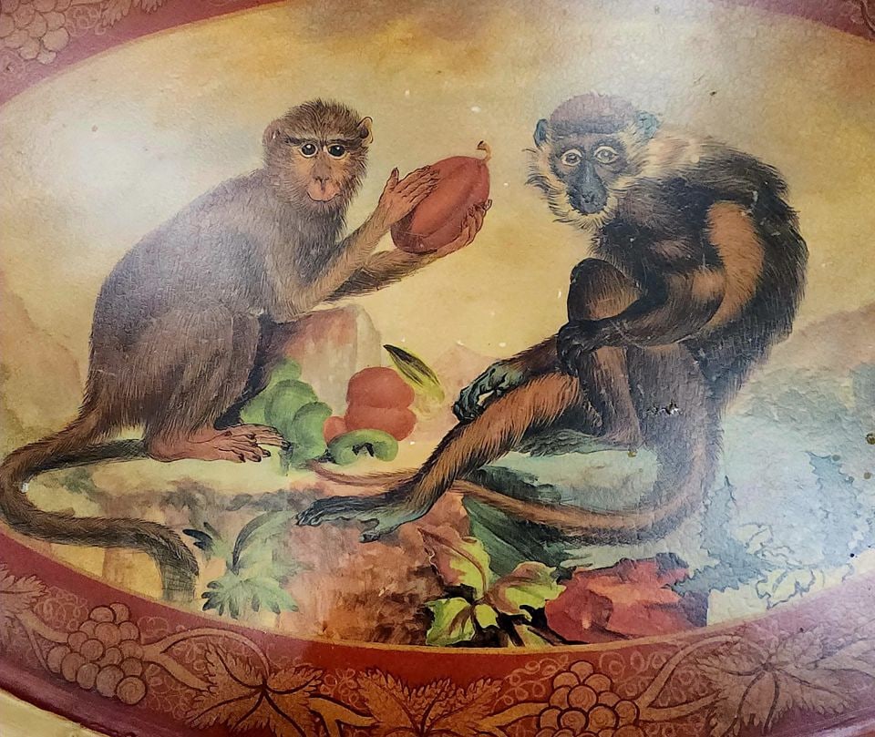 Ethan Allen 20x13x24h Vintage Hand-Painted Capuchin Monkey Oval Side Table - 4