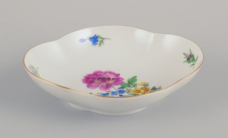 Meissen, Germany. Two porcelain bowls hand-painted with polychrome flowers. Gold rim. - 5
