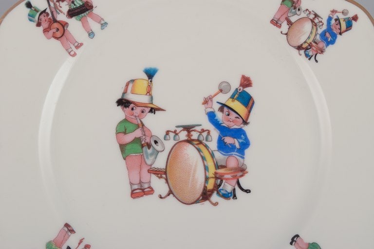 Limoges Porcelaine, France. Three porcelain plates with motifs of child musicians. - 7