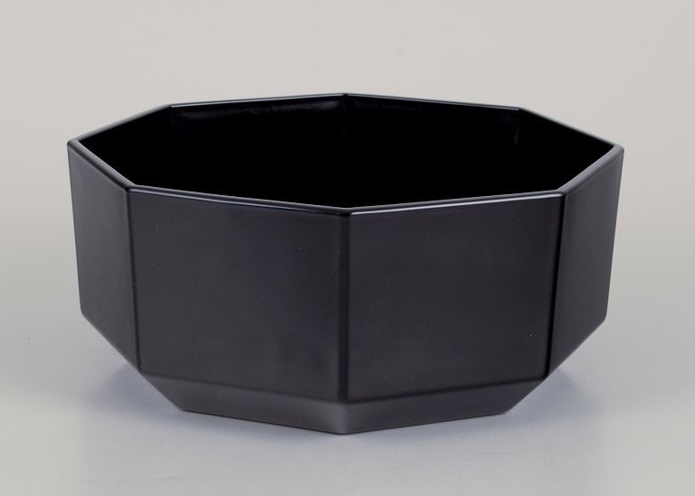 Arcoroc, France. Two octagonal bowls in black porcelain. - 3