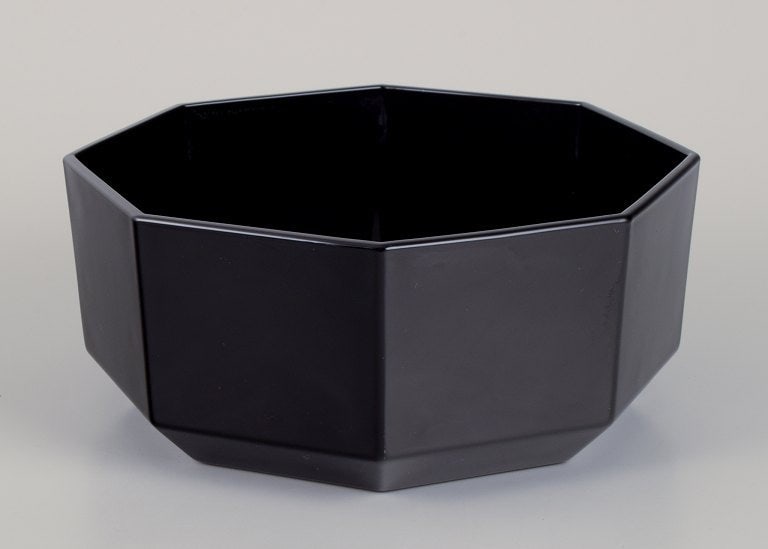 Arcoroc, France. Two octagonal bowls in black porcelain. - 5