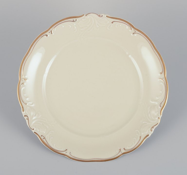KPM, Poland. A set of six porcelain lunch plates. Cream-colored with gold rim decoration. - 2