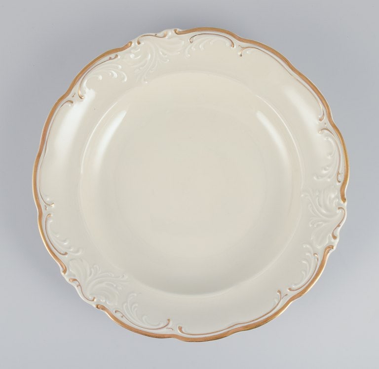 KPM, Poland. A set of four large deep porcelain plates in cream color. Gold-rim decoration. - 2