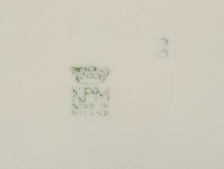 KPM, Poland. A set of four large deep porcelain plates in cream color. Gold-rim decoration. - 5
