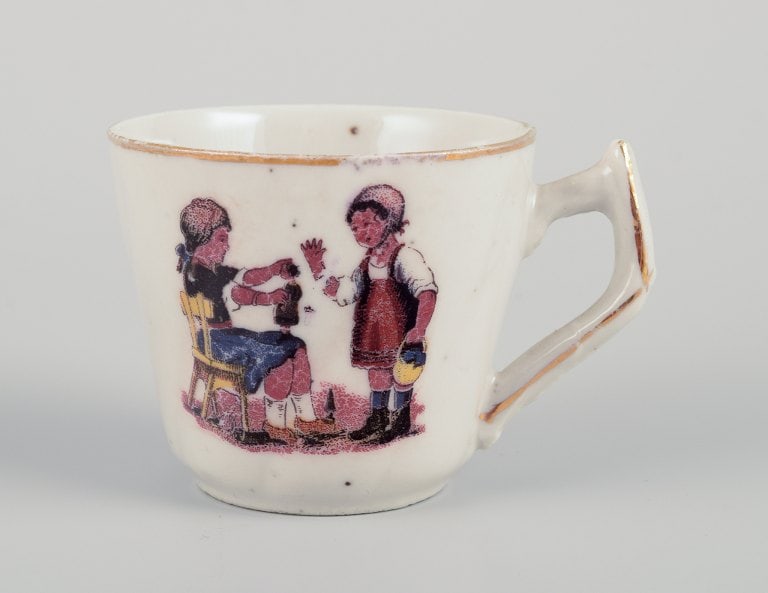 French dolls dinnerware/childrens tea set in porcelain. Six cups with matching saucers. Gold rim. - 9