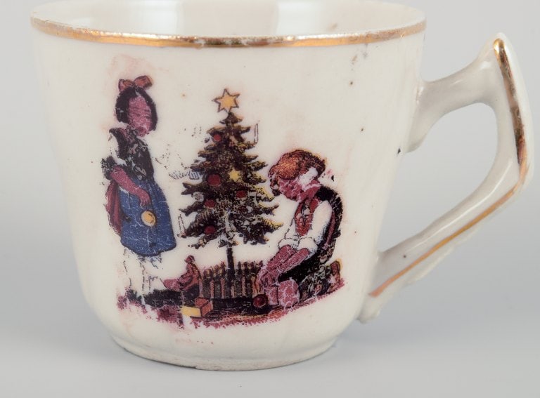 French dolls dinnerware/childrens tea set in porcelain. Coffee pot and sugar bowl along with one - 7