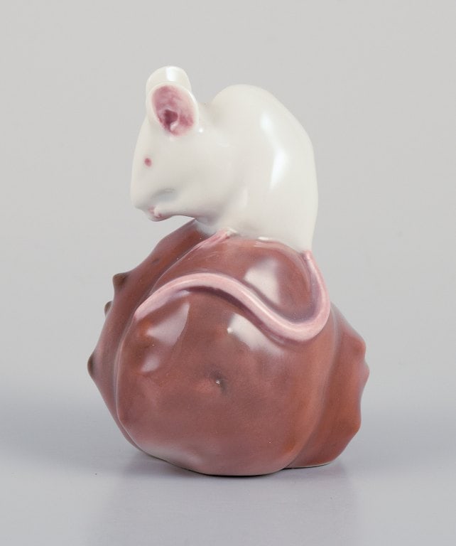 Royal Copenhagen. Porcelain figurine of a mouse on a stone. - 2