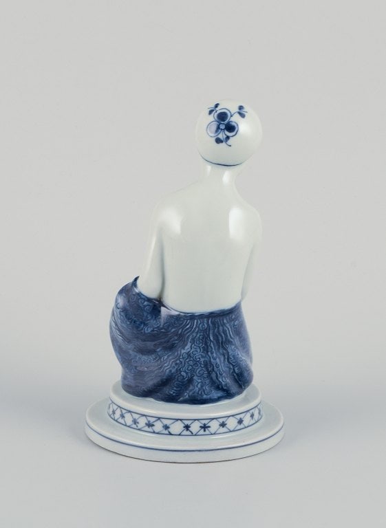 Georg Thylstrup for Royal Copenhagen. Rare Art Deco porcelain sculpture of a young woman. - 4