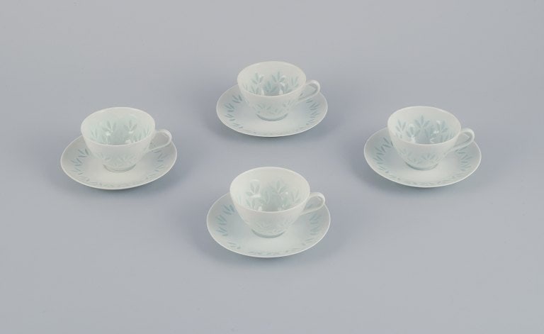 Friedl Kjellberg for Arabia, Finland. A set of four coffee cups with matching saucers in rice (1 of 7)