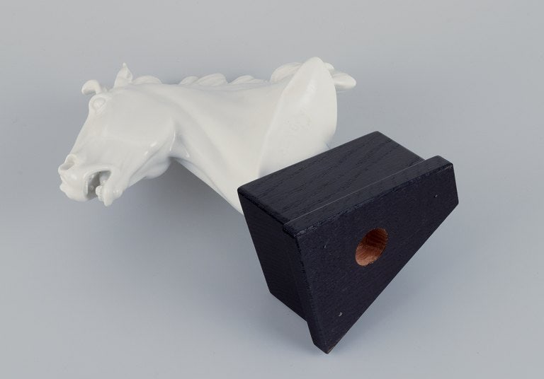 Erich Oehme (1898-1970) for Meissen, Germany. Porcelain sculpture in the form of a horse's head. - 5