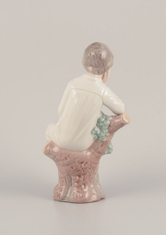 Lladro, Spain. Porcelain figurine of a girl sitting on a tree stump. - 4
