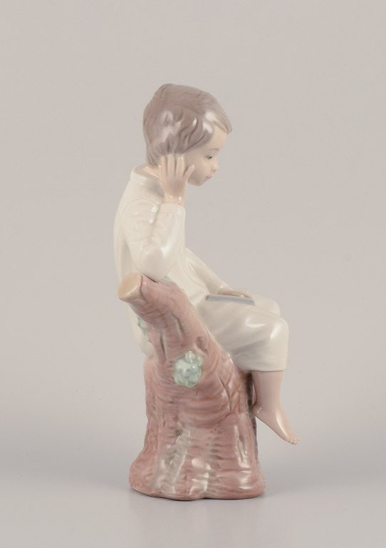 Lladro, Spain. Porcelain figurine of a girl sitting on a tree stump. - 7