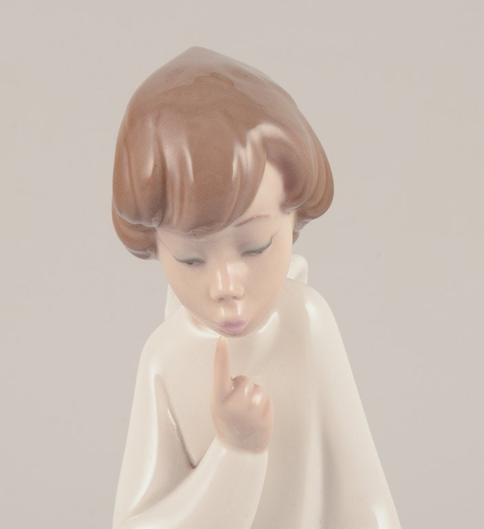 Lladro, Spain. Two porcelain figurines. Girl with a nightstand lamp and an angel figurine with a - 7