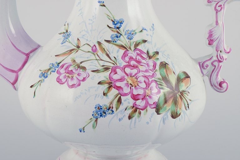 Emile Gallé (style of). Large coffee pot in faience with motifs of flowers and insects. - 4