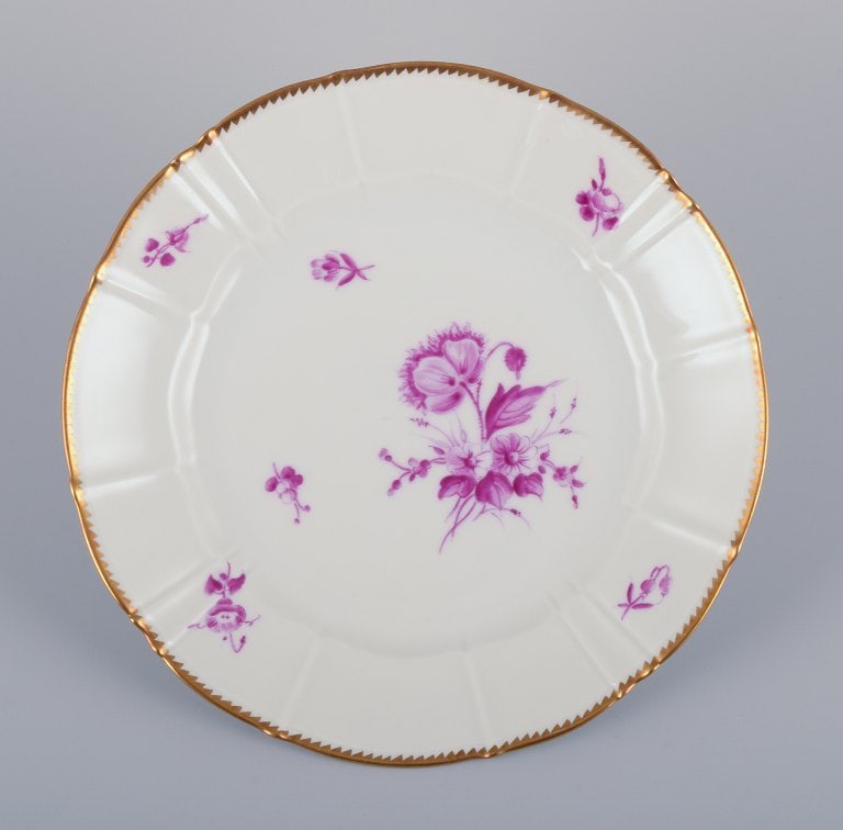 Bing & Grøndahl, Denmark. A set of five luncheon plates with flower decorations in purple and - 2