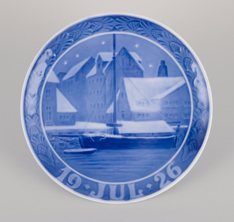Royal Copenhagen Christmas Plate from 1926. (1 of 4)
