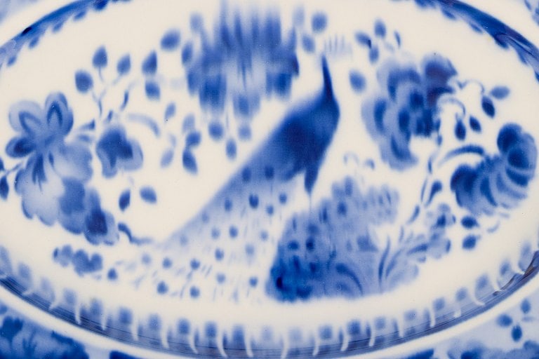 Aluminia, Denmark. Oval dish and two plates. Peacock pattern. Faience. - 7