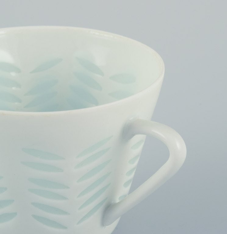 Friedl Holzer-Kjellberg (1905-1993) for Arabia, Finland, a set of four pairs of coffee cups and - 6