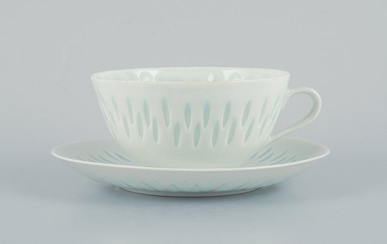 Friedl Holzer-Kjellberg for Arabia, Finland, three pairs of large tea cups with saucers in rice - 2