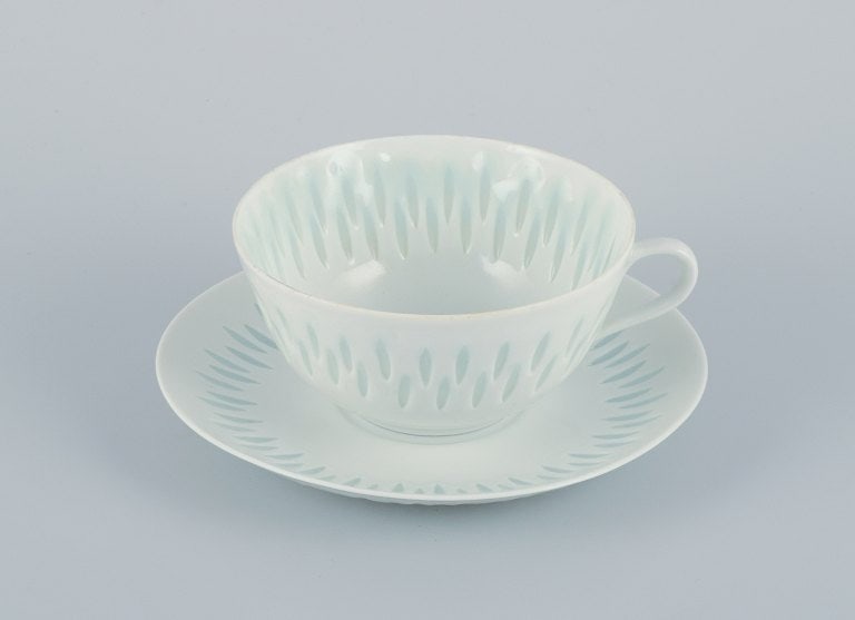 Friedl Holzer-Kjellberg for Arabia, Finland, three pairs of large tea cups with saucers in rice - 3