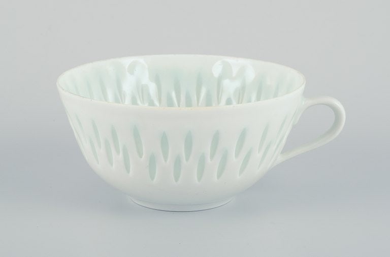 Friedl Holzer-Kjellberg for Arabia, Finland, three pairs of large tea cups with saucers in rice - 4