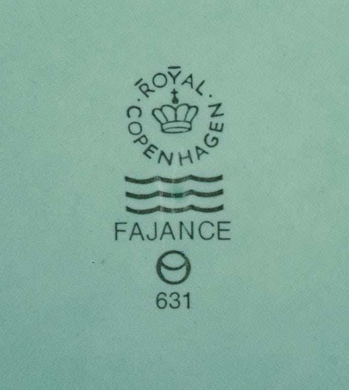 Royal Copenhagen, "4 All Seasons". A set of three dinner plates in faience with green glaze. - 5