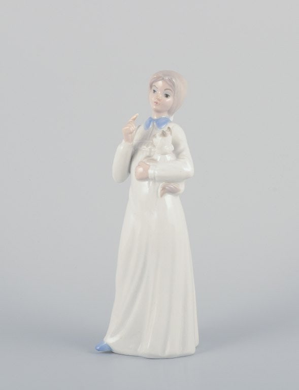 Two Spanish porcelain figurines depicting children. Handmade. - 5