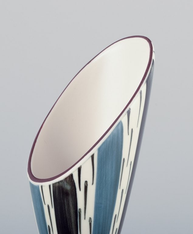 Stig Lindberg for Gustavsberg, Sweden. Anniversary vase in ceramic with blue and black glaze. - 4